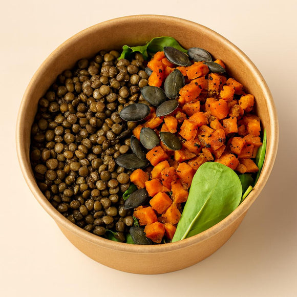 Salade lentilles, carottes roties, graines de courge